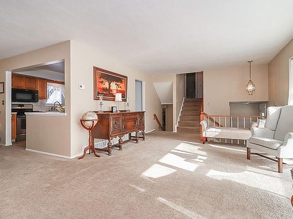5th image of 11260 Holliston Ln