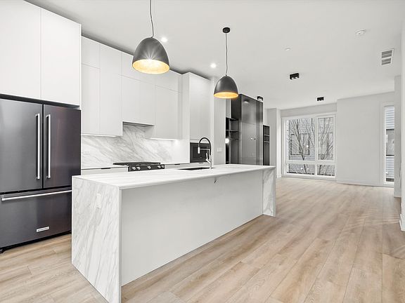 3rd image of 4214 W Belmont Ave #5