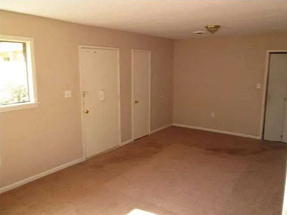 3rd image of 2920 Kentwood Dr