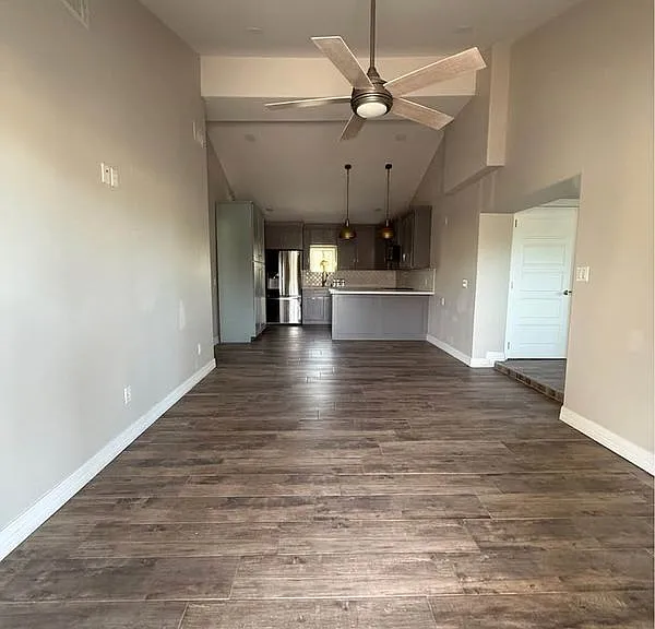 233 S Iowa Ave — Photo 7