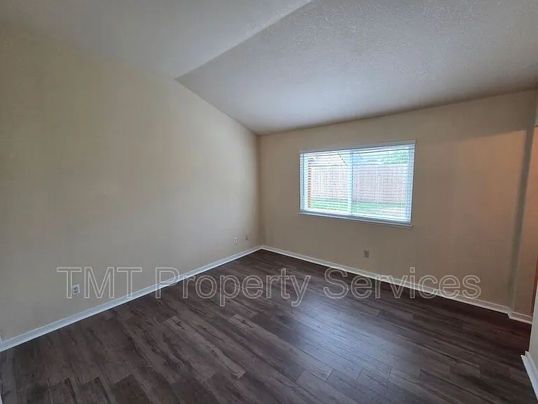 2234 Wall St — Photo 23