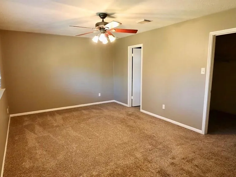 15815 Pilgrim Hall Dr — Photo 5