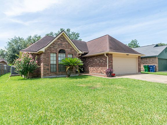 3rd image of 808 Manor Dr