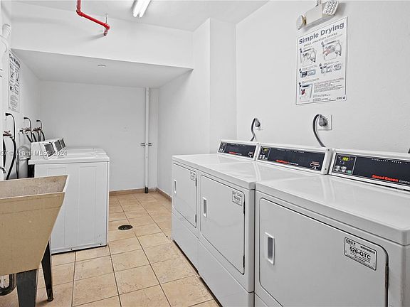 5th image of 1000 West Ave #800