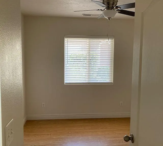 444 Sunland Dr — Photo 13