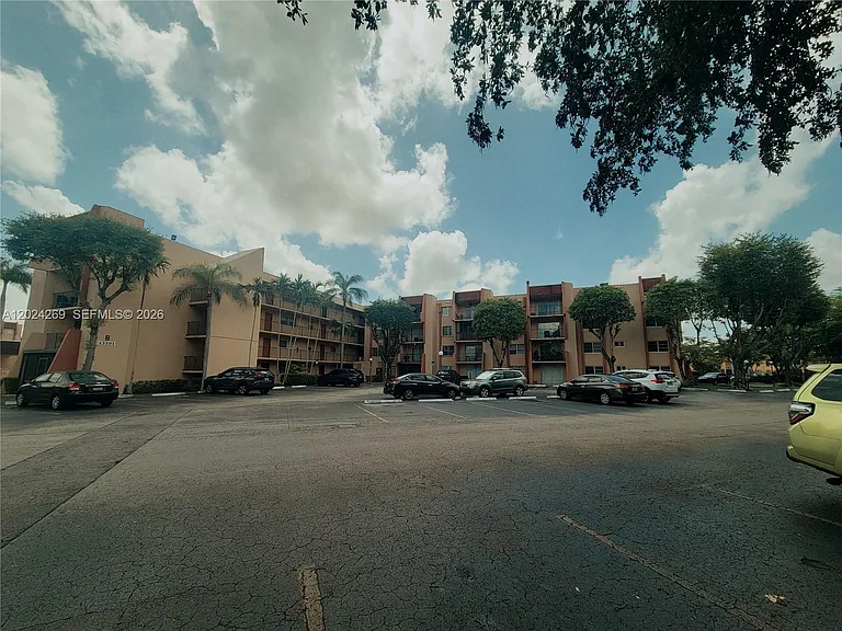 13701 Kendale Lakes Cir #B-112 — Photo 1
