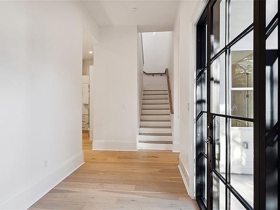 5th image of 4525 Annunciation St
