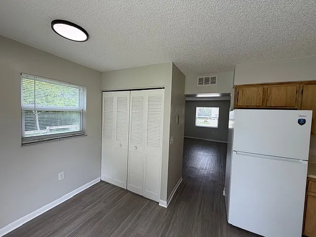 664 SW 35th St #6 — Photo 8