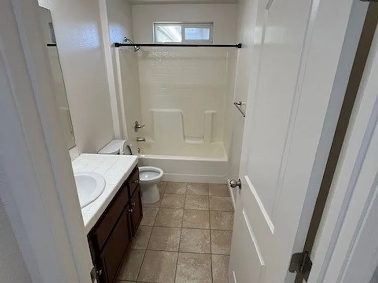 414 Edgewater St — Photo 17