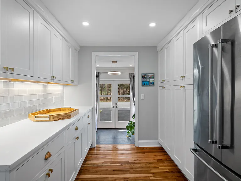 1001 Shore Acres Dr — Photo 4