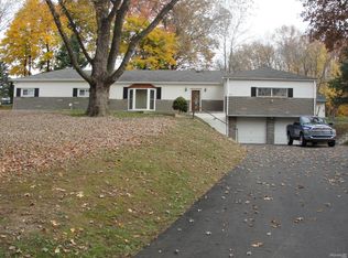 2951 Century Ln, Bensalem, PA 19020
