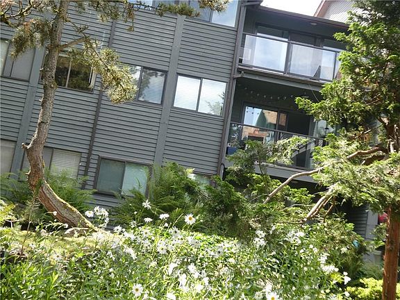 2nd image of 19428 Aurora Ave N Unit 424