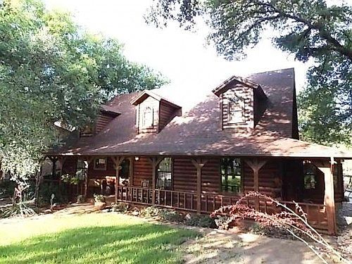 2nd image of 2319 Lakewood Ct