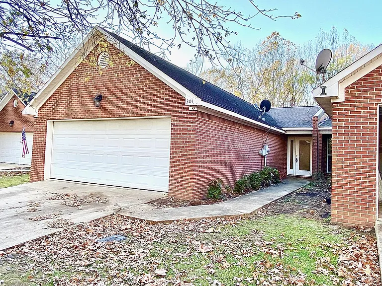 301 County Road 1001 — Photo 34