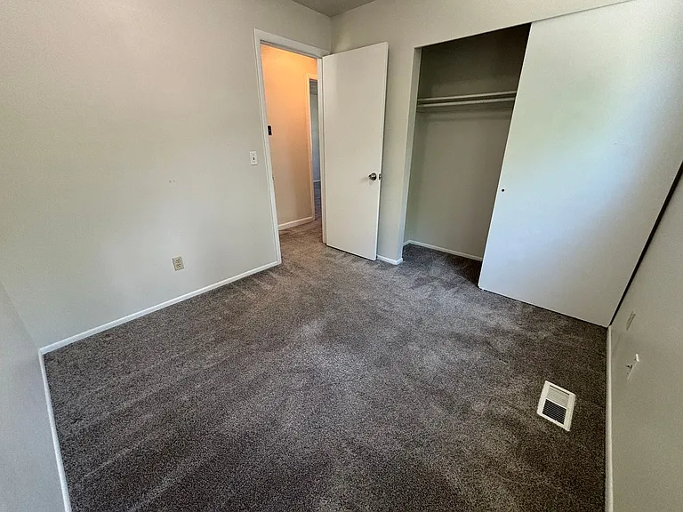 1815 E Vine St — Photo 10