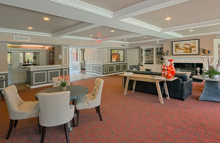 Woodlake Oaks Apartments — Photo 17