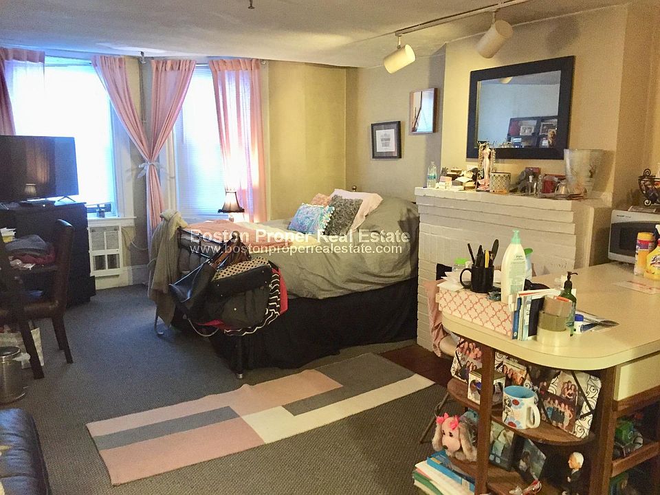2nd image of 312 Beacon St #1E