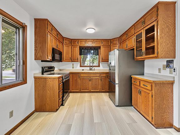 3rd image of 717 25th Ave N