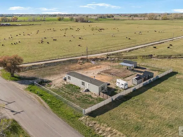 102 E Rich Ln, Blackfoot, ID 83221