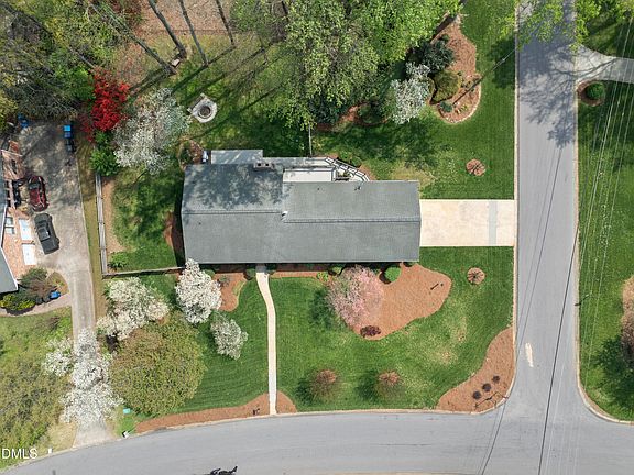 3rd image of 1600 Medfield Rd