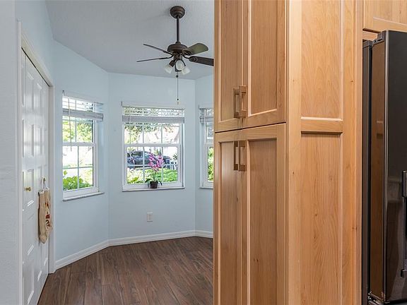 4th image of 818 Franklin Cir