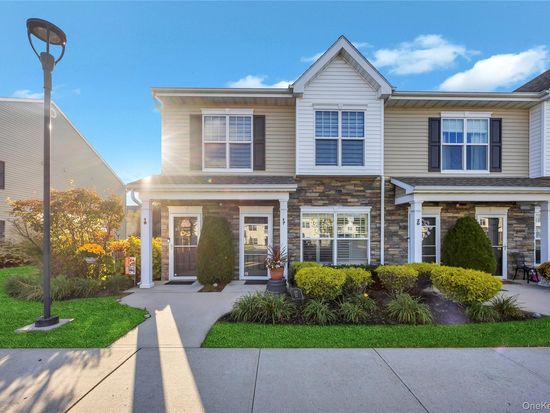 17 Hunter Drive, Central Islip, NY 11722