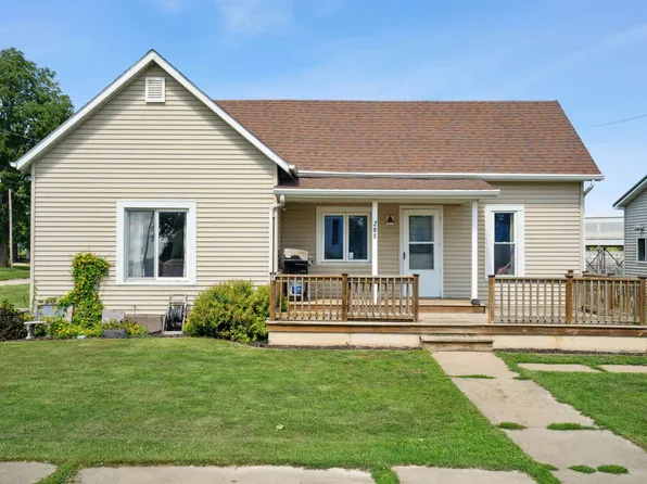 205 William St, Edgewood, IA 52042