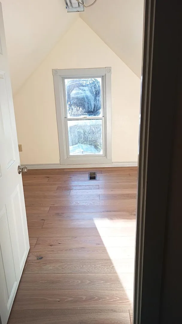 6+ Bdrm Home Built 1895. Close In. With Pastures. — Photo 3