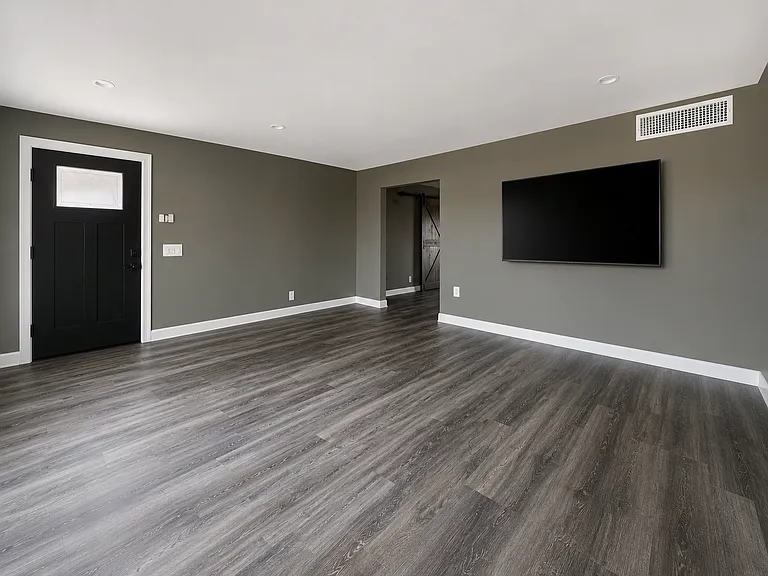 8201 E Whitton Ave — Photo 9