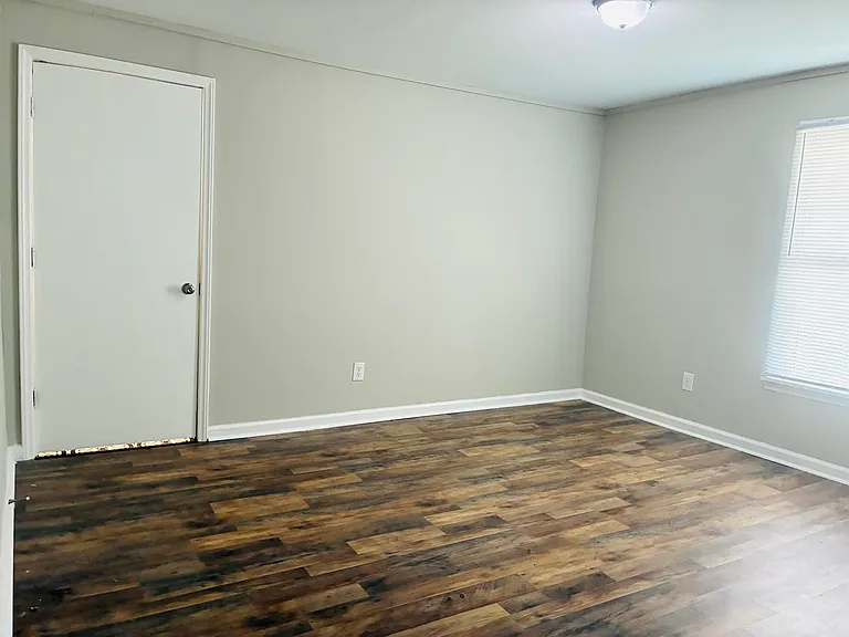 611 Buffalo St — Photo 12