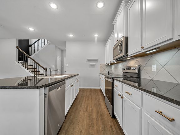 4th image of 2817 Bellflower Dr