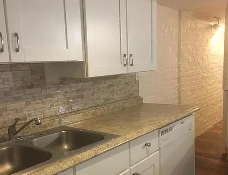 606 N Carolina Ave SE #D — Photo 1