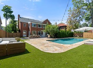 20 Ridgemoor Dr, Saint Louis, MO 63105