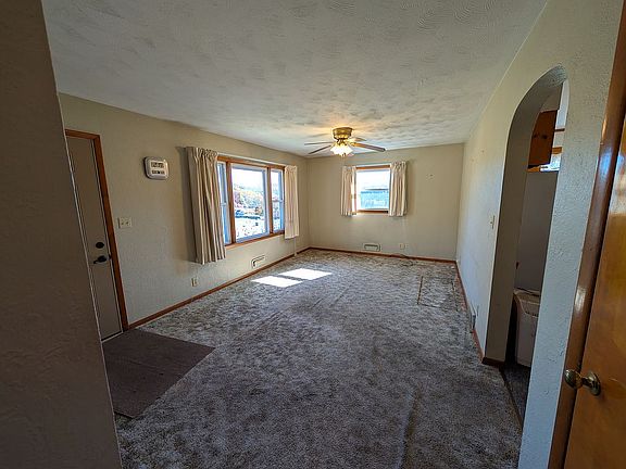 3rd image of 405 Ulster Ave