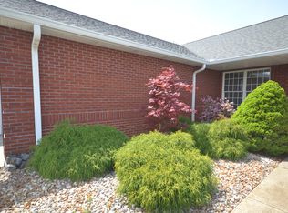 2913 Bridle Ln, Swansea, IL 62226