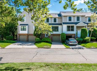 3902 Springbrook Dr, Edison, NJ 08820