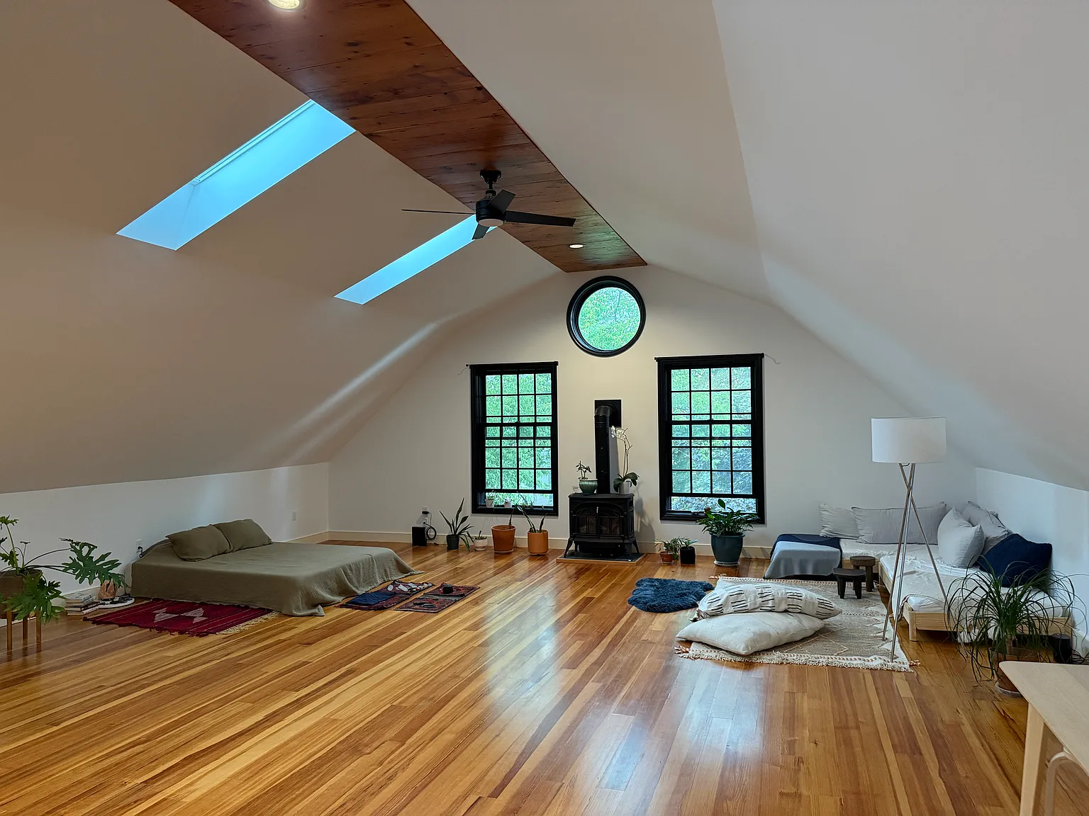 Studio, 954 sqft, $1,900 — Photo 1