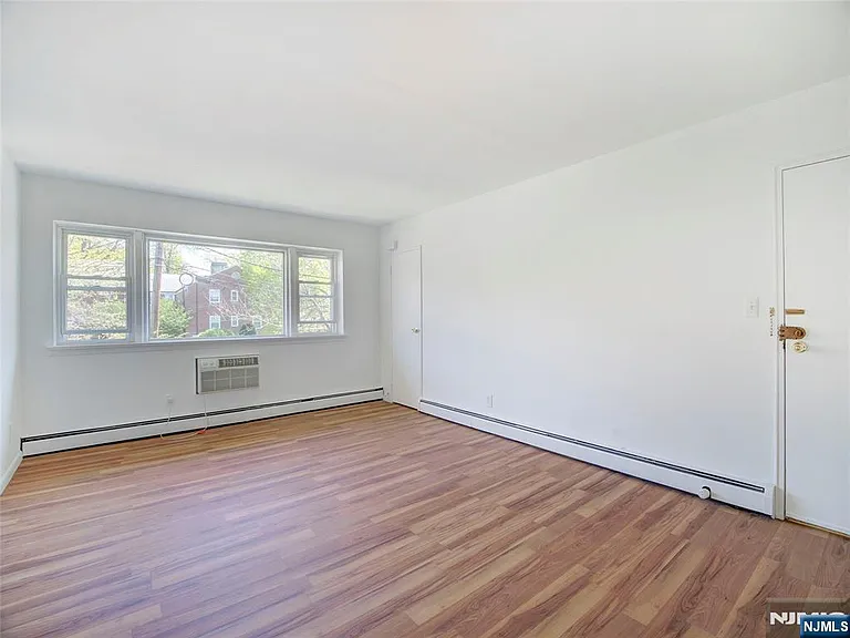 365 Bloomfield Ave — Photo 11