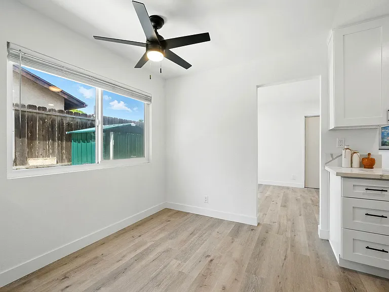 1472 Loma Ln — Photo 9