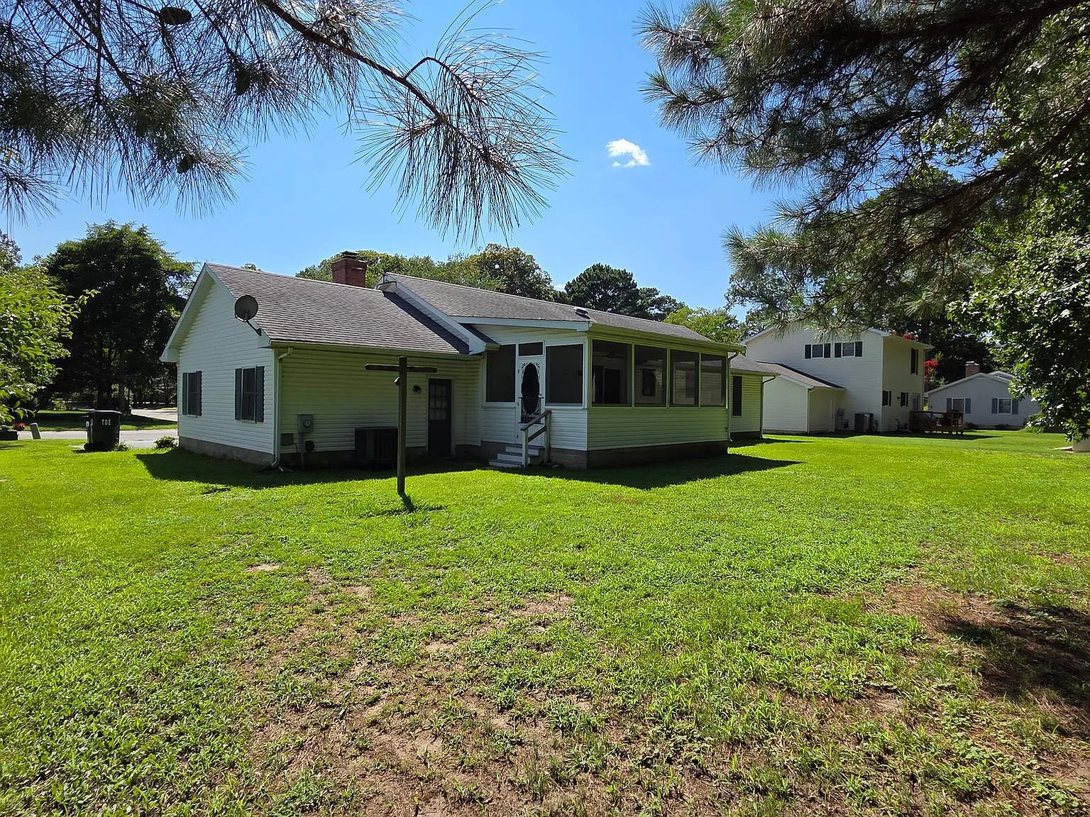 3 bed, 1456 sqft, $2,400 — Photo 3