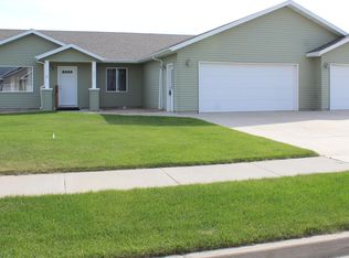 609 14th St SE, Mandan, ND 58554