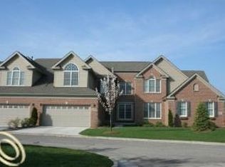44969 Broadmoor Cir S, Northville, MI 48168