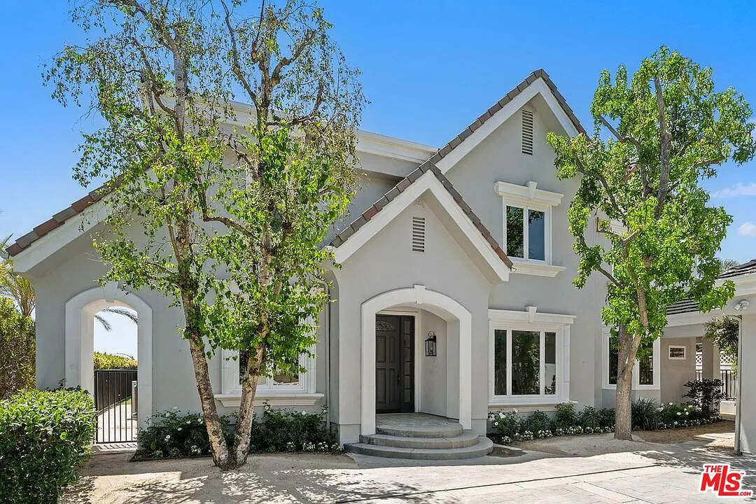 5 bed, 4.5 bath, 4619 sqft, $18,500 — Photo 3