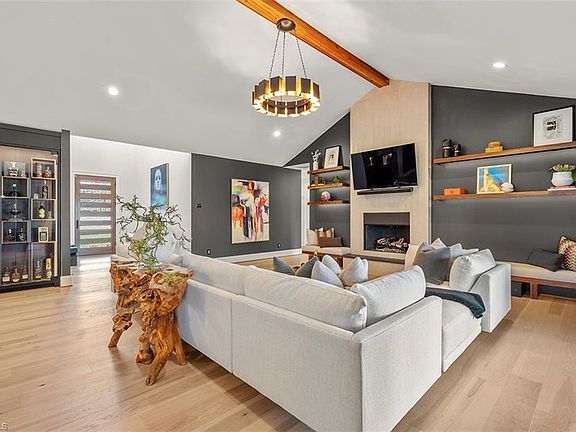 3rd image of 2502 Rivers Edge Rd