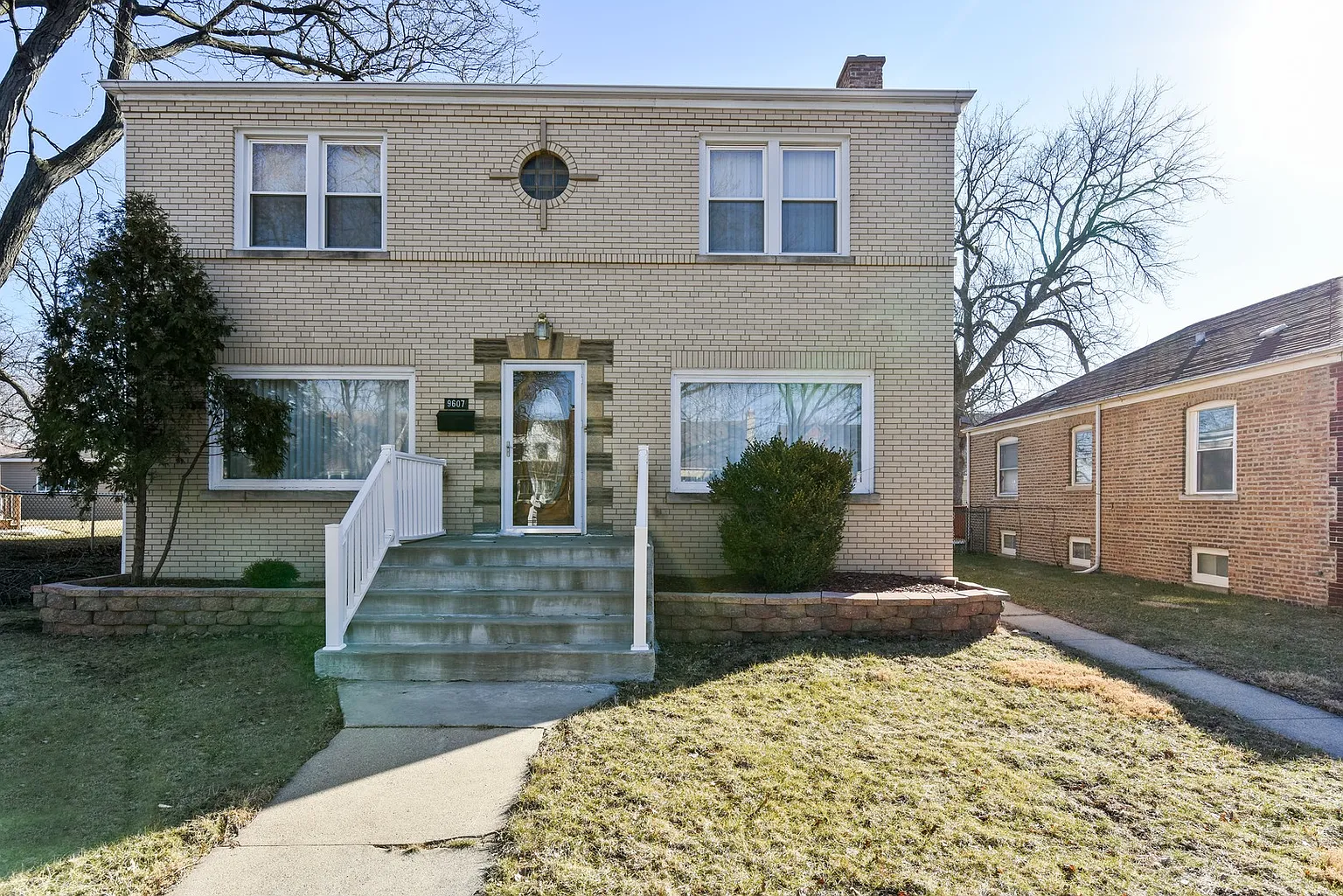 9607 S Maplewood Ave photo 1