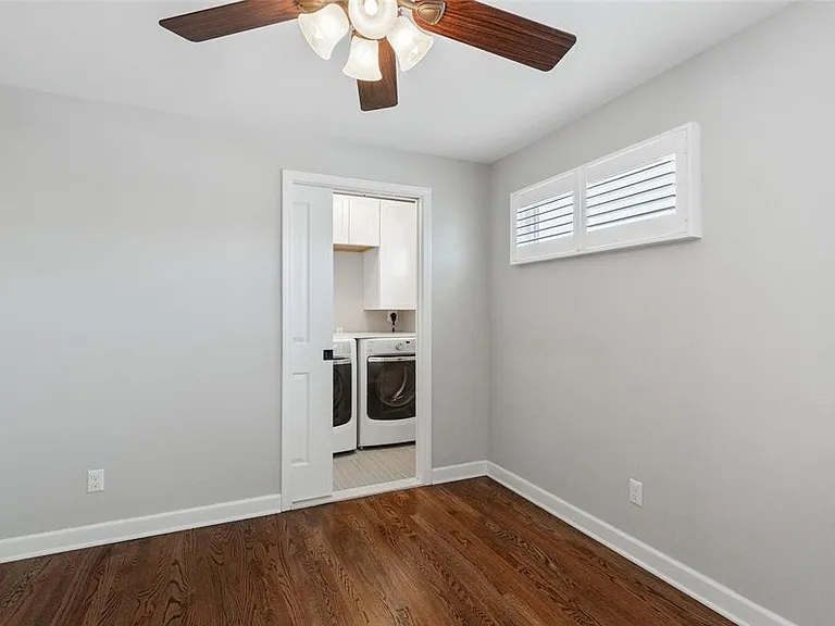 718 N Altadena Ave — Photo 14