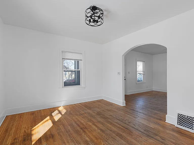 829 8th Ave — Photo 10