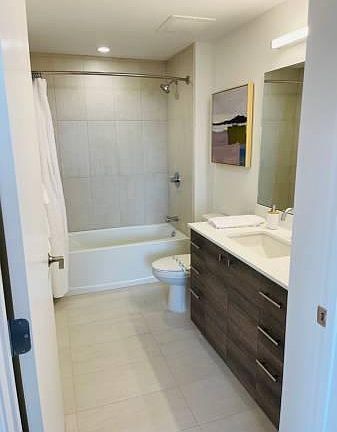5th image of 15000 Biscayne Blvd #672