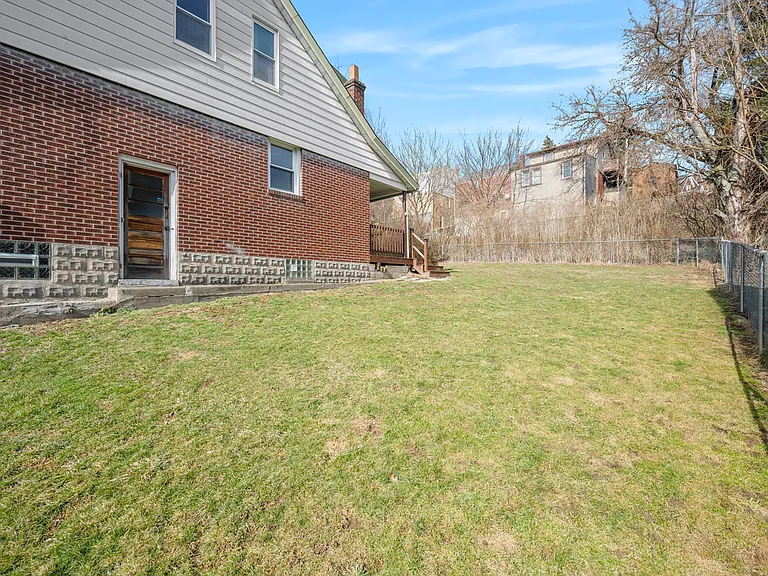 2921 Brentwood Ave — Photo 32