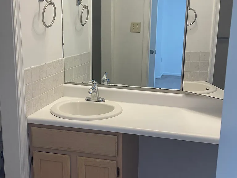 124 Richards Ln — Photo 1